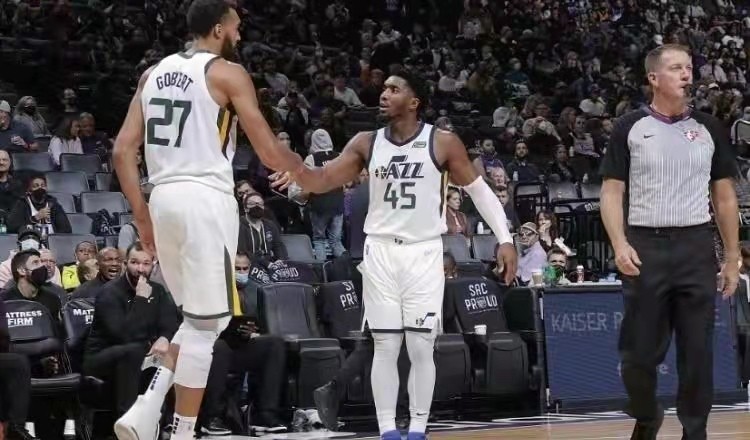  戈贝尔两双难救主爵士惨败湖人遭遇四连败