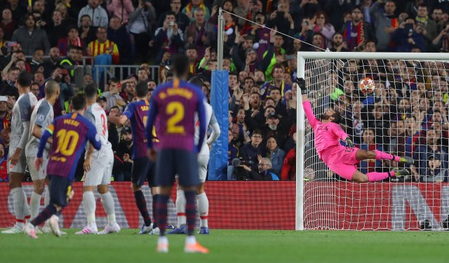  柏林联合主场气势如虹，大胜斯图加特稳居欧战区