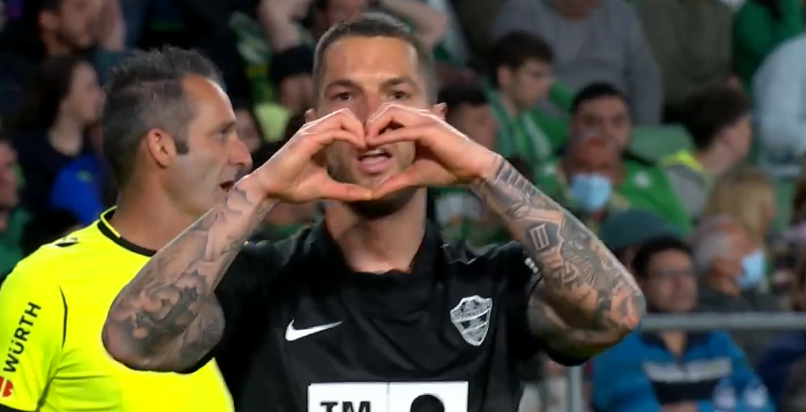  莱斯特城老将展雄风，力挽狂澜逃离降级区