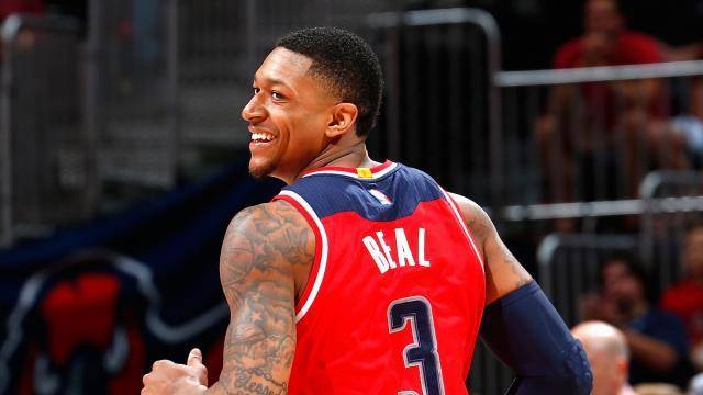  奇才比尔交易价值暴跌，球队倾向长约绑定库兹马  